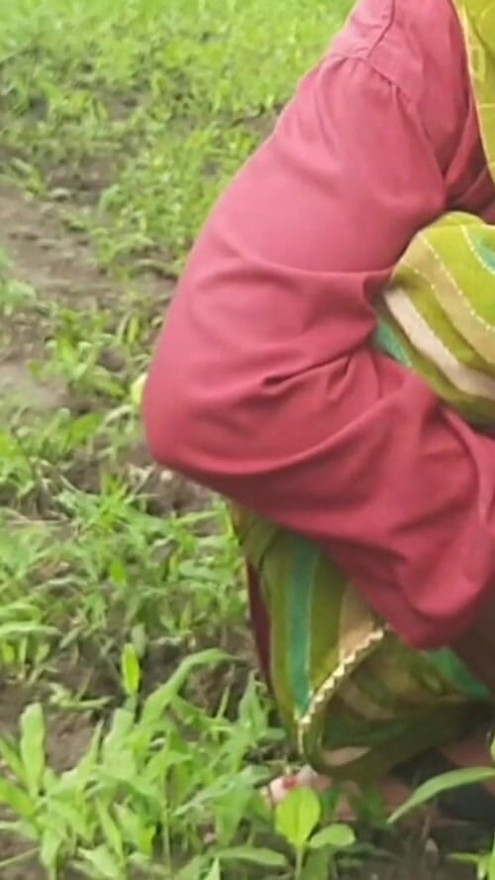 My big sister-in-law is walking around the farm, rubbing her fat ass and putting fingers in her pussy, urinating in the open wood. | Clip 1