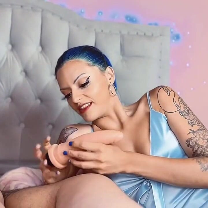 Hluboké kouření se šťastným mokrým koncem, to není typické porno video!