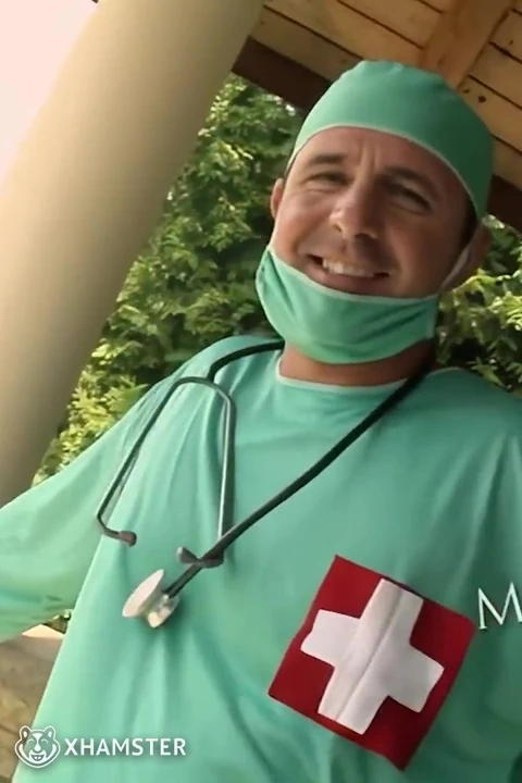 Sarışın kız doktorla anal seks yapıyor