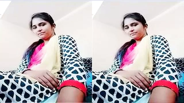 Today Exclusive-Sexy Desi Girl Showing Boobs ...