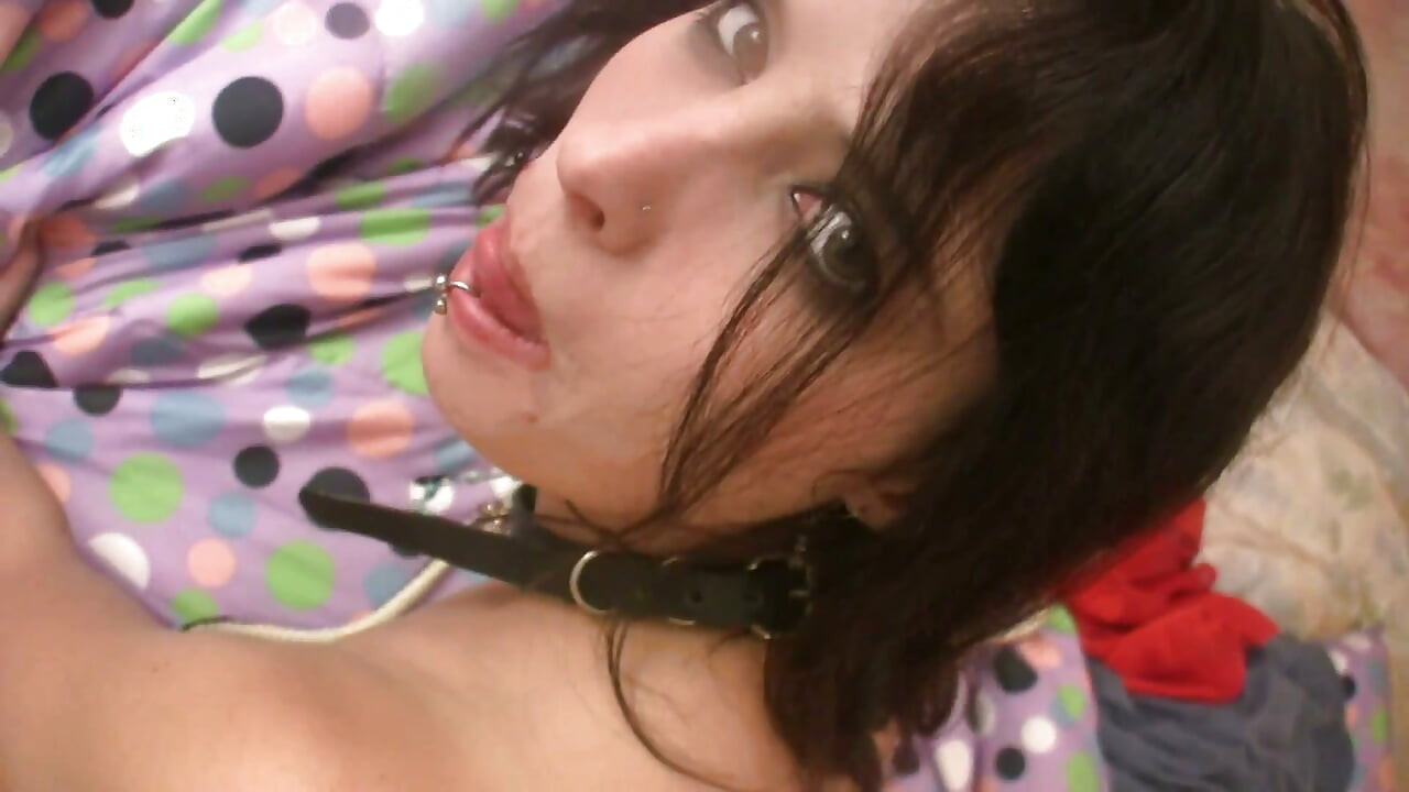 Me amarra e eu te chupo gostoso...