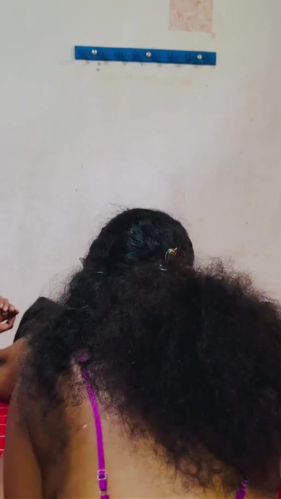 A esposa do Sri Lanka é fodida com touro enquanto o marido grava | Clipe 1