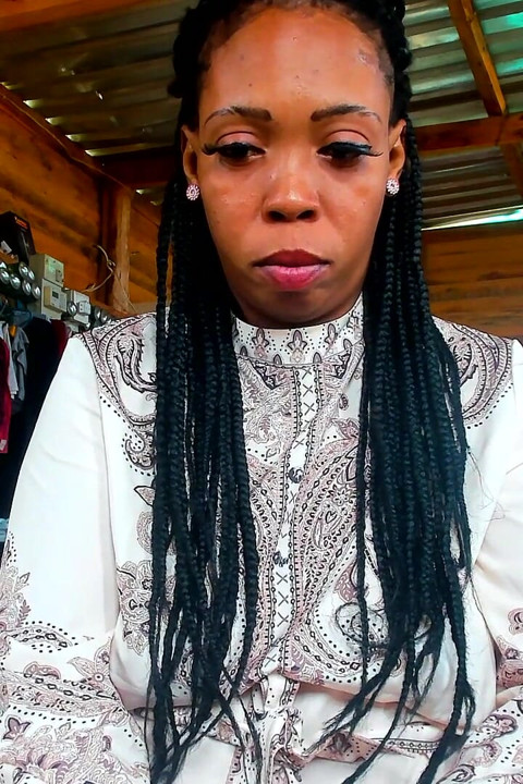 Naughty Queen lagi asik main peran