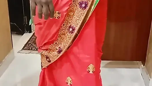 Hintli tamil esmer evli kadın kırmızı iç çamaşırlı boğayı baştan çıkarıyor - meme ucu oyunu, izliyor! Indianhotwifex