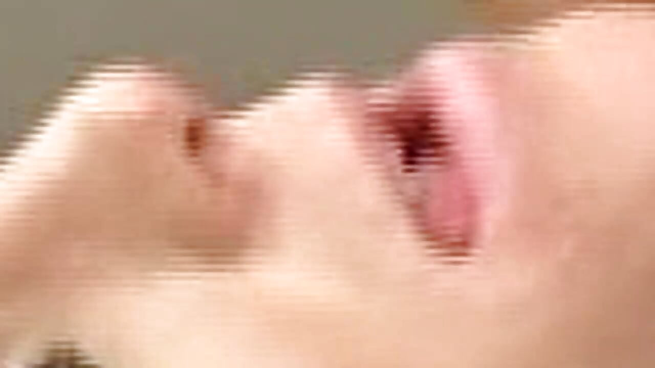 Găoz lărgit de spermă groasă după întindere intensă