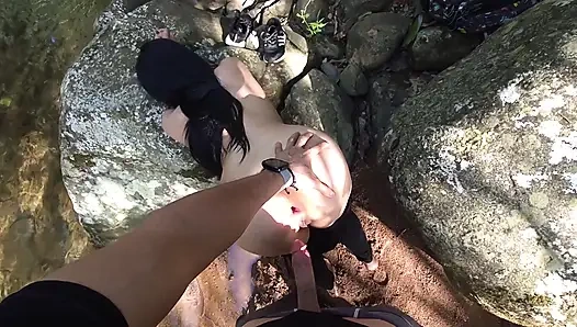 LETZTER TEIL: Ich gehe raus, um die Natur zu erkunden. Ich habe einen Typen gefunden und ihn gebeten, meinen Arsch zu ficken, und er gibt mir einen köstlichen Fick, und seine Milch schmeckt