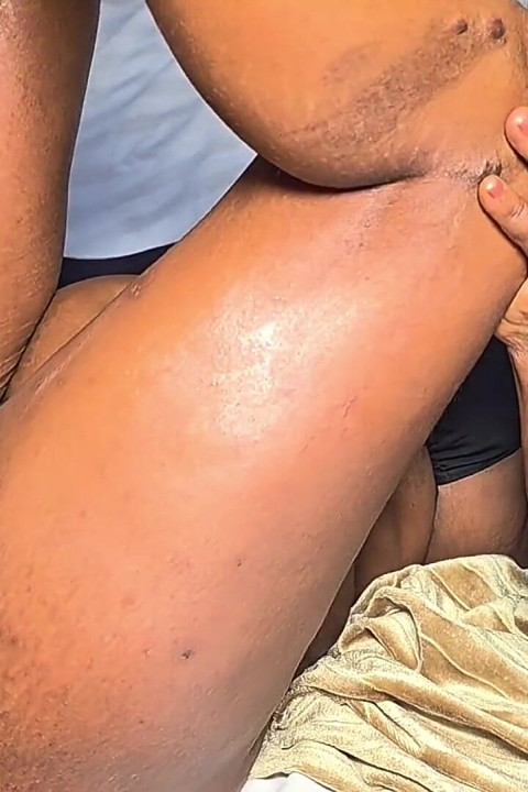 Ebony Says Dig Me Deeper