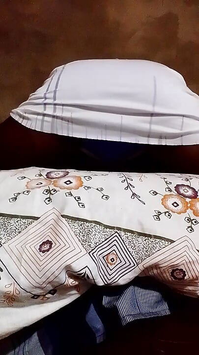 Шрі-Ланкійський хлопець, бюстгальтер, трусики чувак