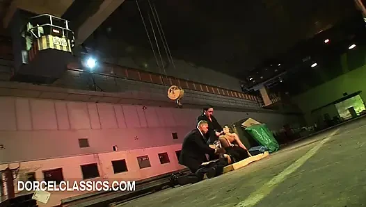 Двойное проникновение на старом складе