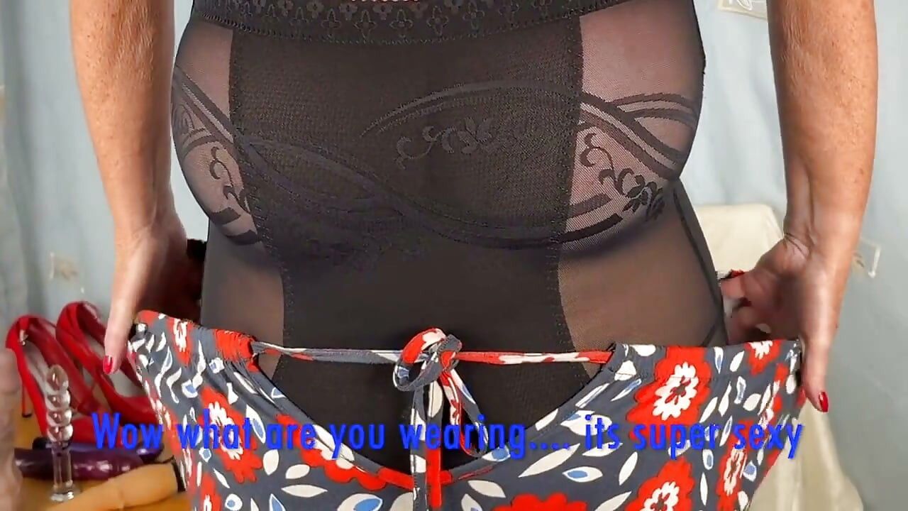 Aunty Sandra in an Amazing Piece of Shape Wear Vgq72