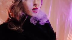 Fetiș cu haină de blană Asmr, fumat cu mănuși de piele (Arya Grander)