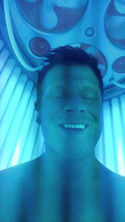 Cum monster in tanning bed