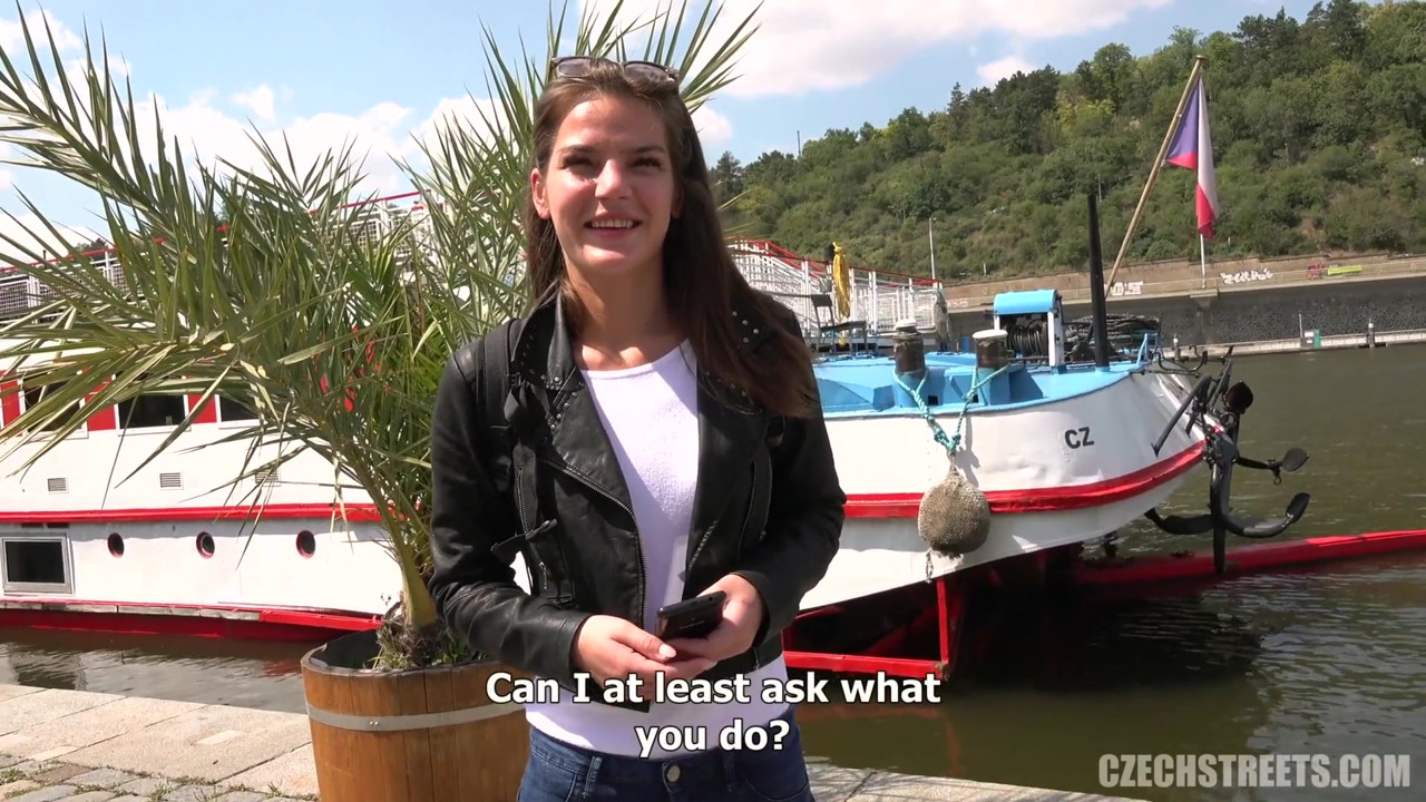 チェコの街 - 史上最もシャイな女の子