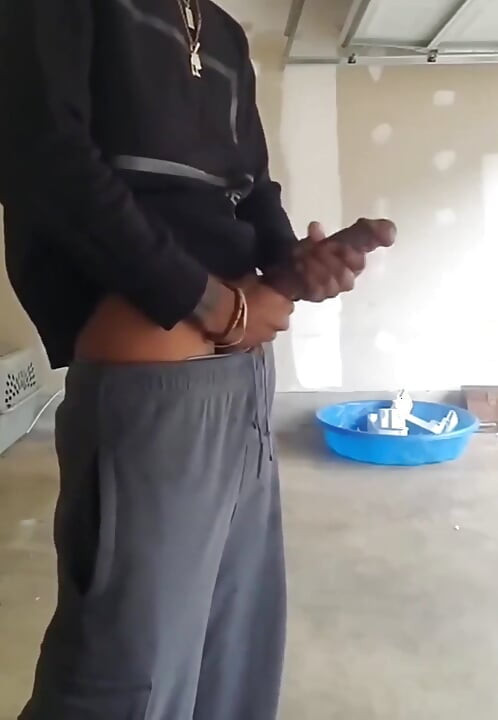 Branlette au travail pendant la pause déjeuner