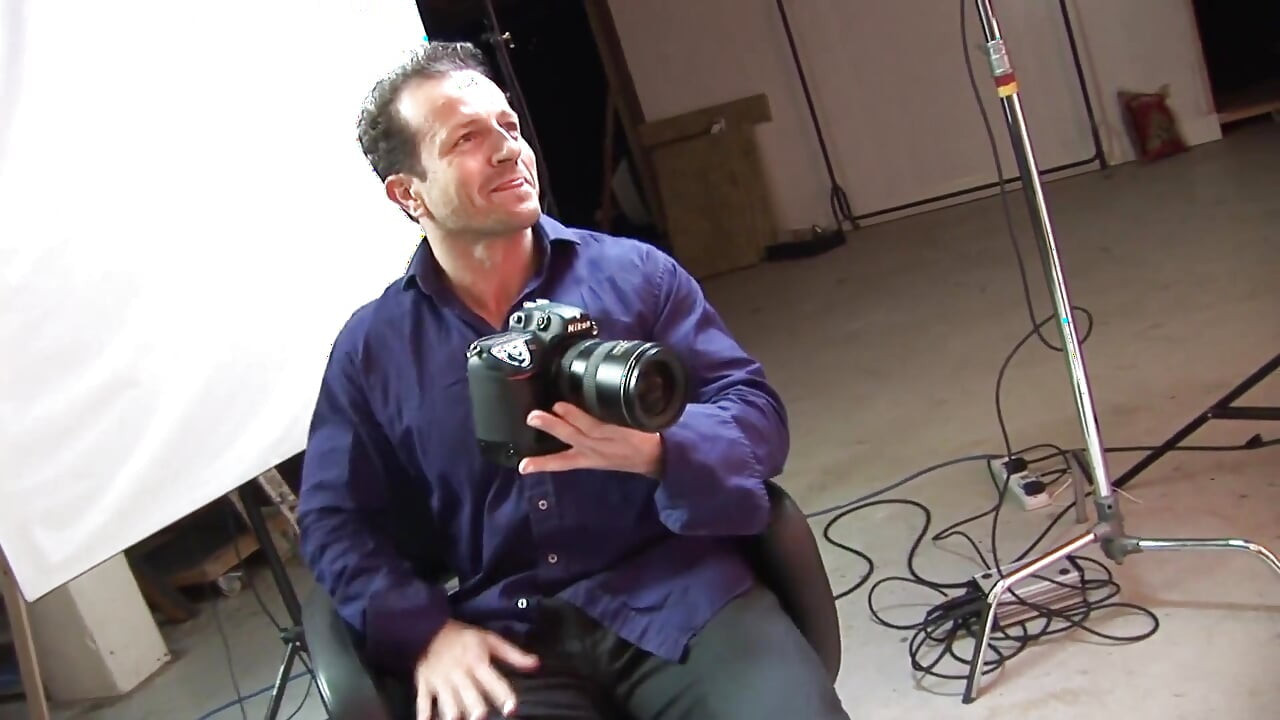 Zwei geile typen knallen zwei wunderschöne mädchen im fotografenstudio