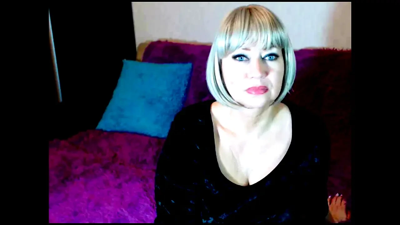A mature whore, a webcam model, sucks her husband&rsquo;s dick after private sessions with strangers.!. (38)