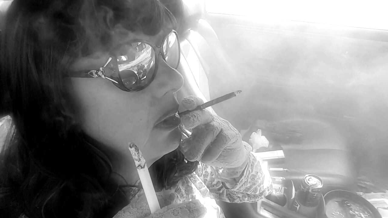 TS BI GILF that loves to smoke long cigarettes VS120 & More120 menthols in her car