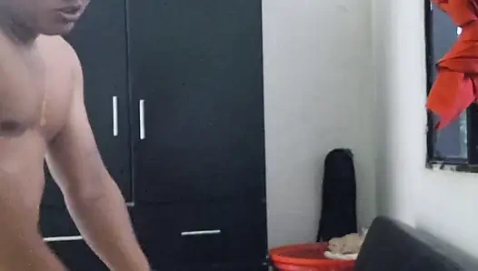 Изменяющей замужней шлюхе нравится стоять на четвереньках.