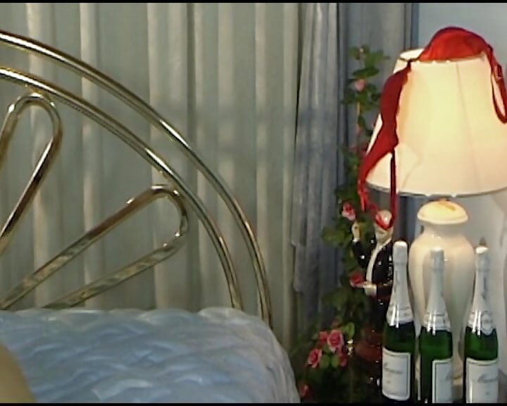 Alemã puta fodida no cu em sexo a três e gozada no cu