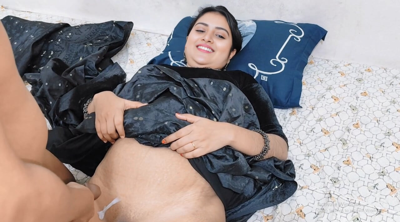 Eshita gyönyörű indiai bhabhi devorral romantikus klasszikus szexélvezet videó.