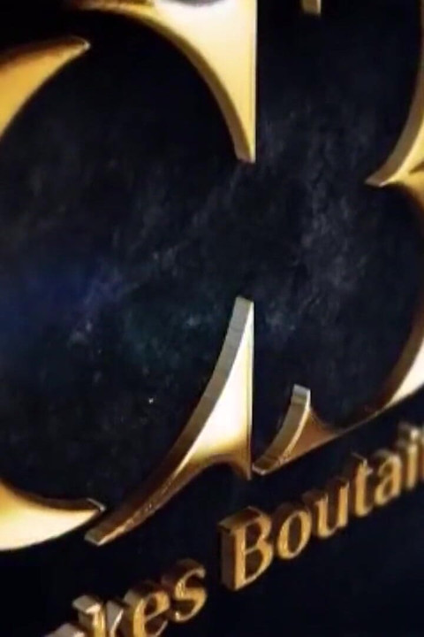 Savoy Birincil Kamerada şortlu Cintia Lara ve Kah Fox