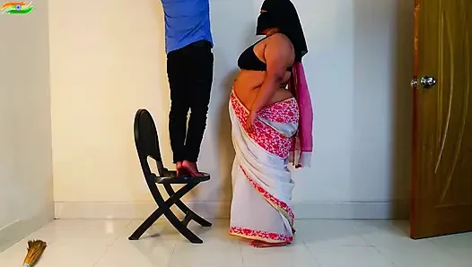 Tante hot arab ini pengen dientot sama tukang servis listrik