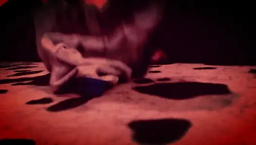 Yatak odası tımarhane: ağır lateks şişirme ve seksi çişle oynama