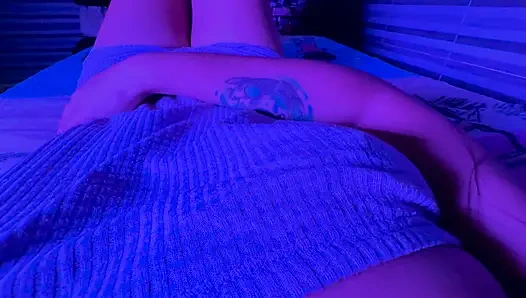 Kolumbianisches mädchen nimmt auf, wie sie masturbiert und schickt es ihrem lehrer, um das jahr zu bestehen