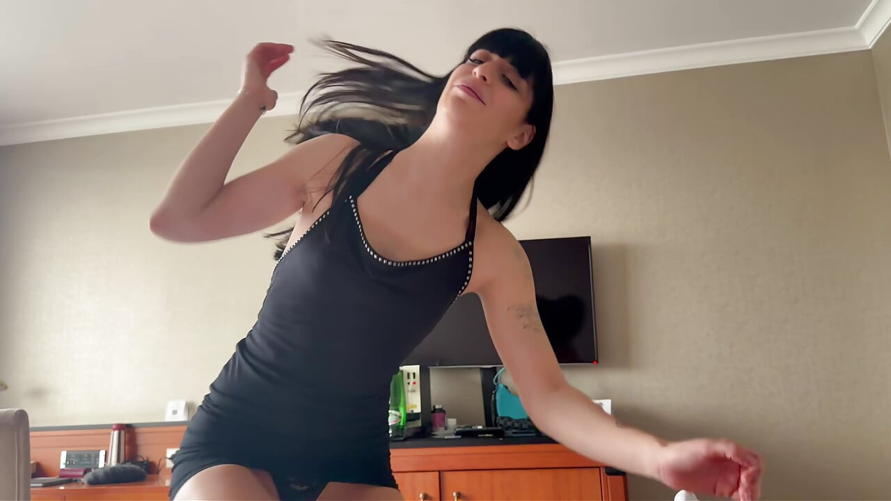 Italian Teen With Braces Get Fucked In A Hotel Room After Party