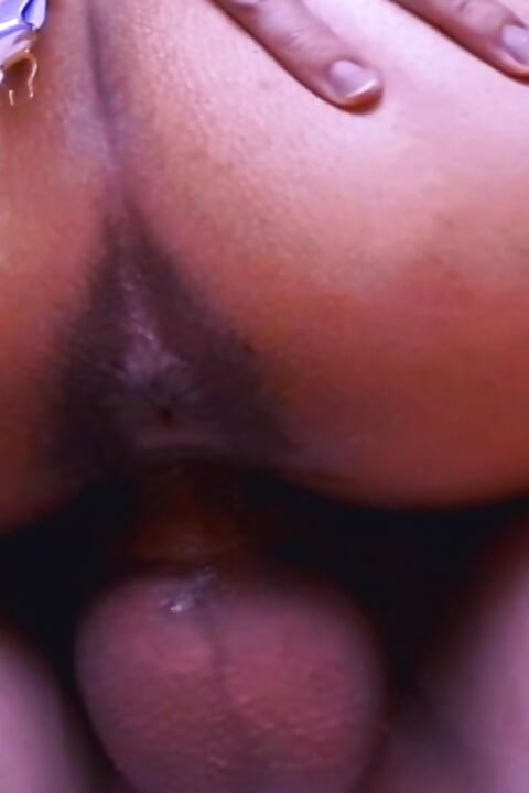 Une demi-sœur parfaite chevauche fort - gros plan