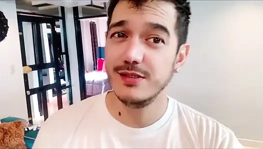Kıllı götlü adam başka bir adamla sikişiyor