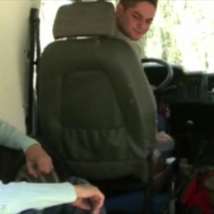 Gang bang z czarnym chłopcem w autobusie