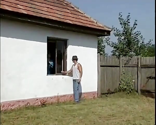 Busty Angelica Bella fuck outdoors in GIOCHI ANALI scene 01
