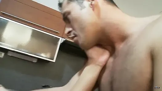 Üvey kız kardeş üvey erkek kardeşine nasıl sikişeceklerini öğretiyor