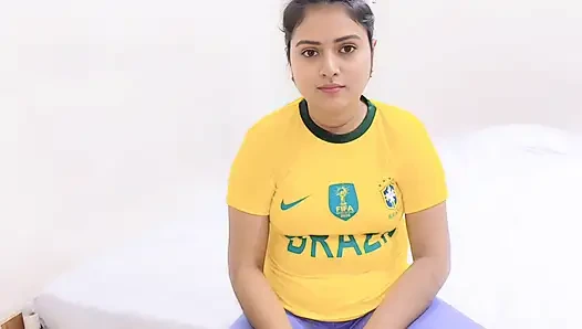 Üvey erkek kardeş bir futbol maçına bahis oynarken güzel üvey kız kardeşini sikiyor. (tam bangla ses)