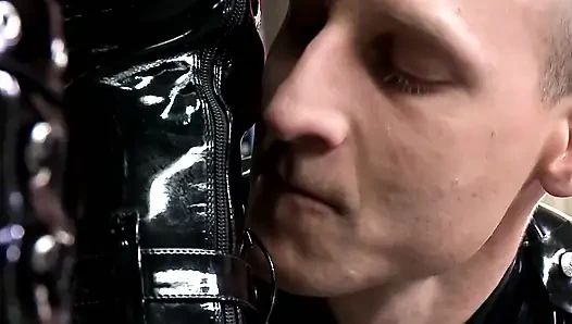 Hemşire Dominatrix Itaatkar Köleyi Sikiyor