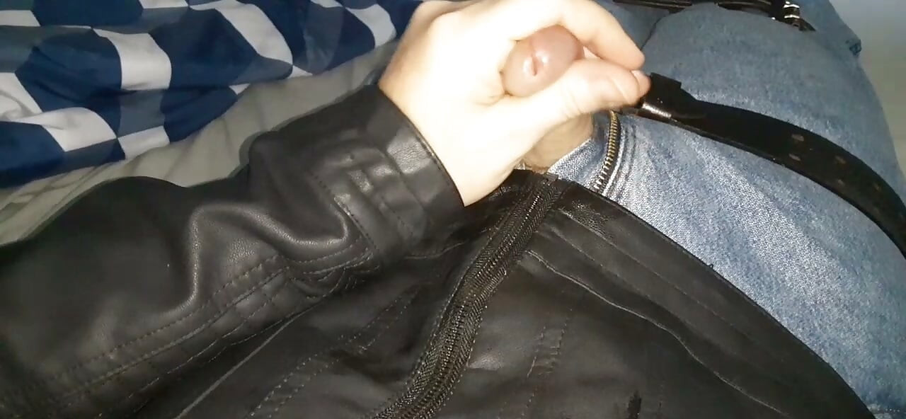 Solo edging on new leather