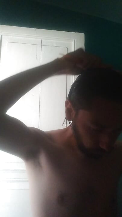 I record myself doing a skincare in the morning