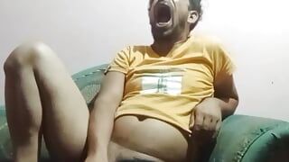 Indische jongen masturbeert