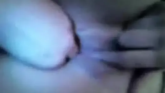 Пухлую женушку чувствуют в любительском видео