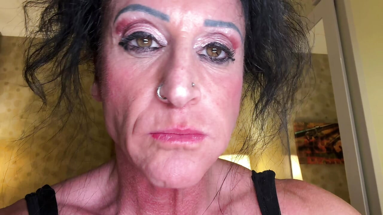Gulp Thanksgiving: Goddess Kandy Feasts & Swallow You Down Her Throat