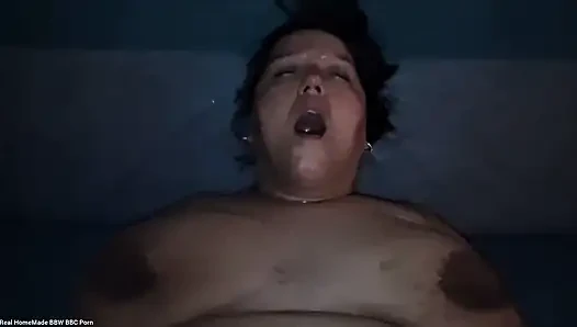 Cowok kulit hitam kontol besar ngentot memek tebal merah mudaku posisi misionaris sampai orgasme