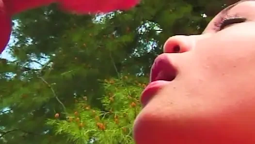 College Confessions: Heißer Pool-Sex mit asiatischer