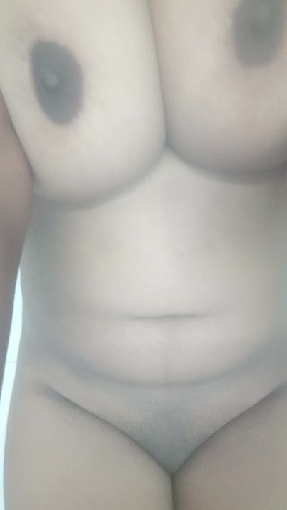 Desi women shows big boobs!