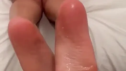 For My Foot Fetishists, Here I Am, Pleasing You Very Well