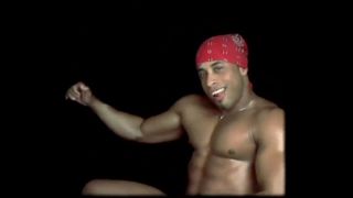 Ricardo Milos - frappé en 2018! strip-tease de mec sexy!