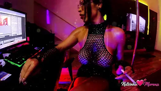 Heykelsi vücut, kışkırtıcı tutum
