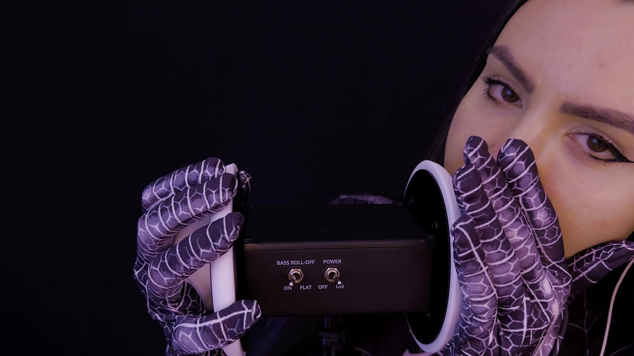 Asmr oreja comiendo lamiendo cosplay de chica araña