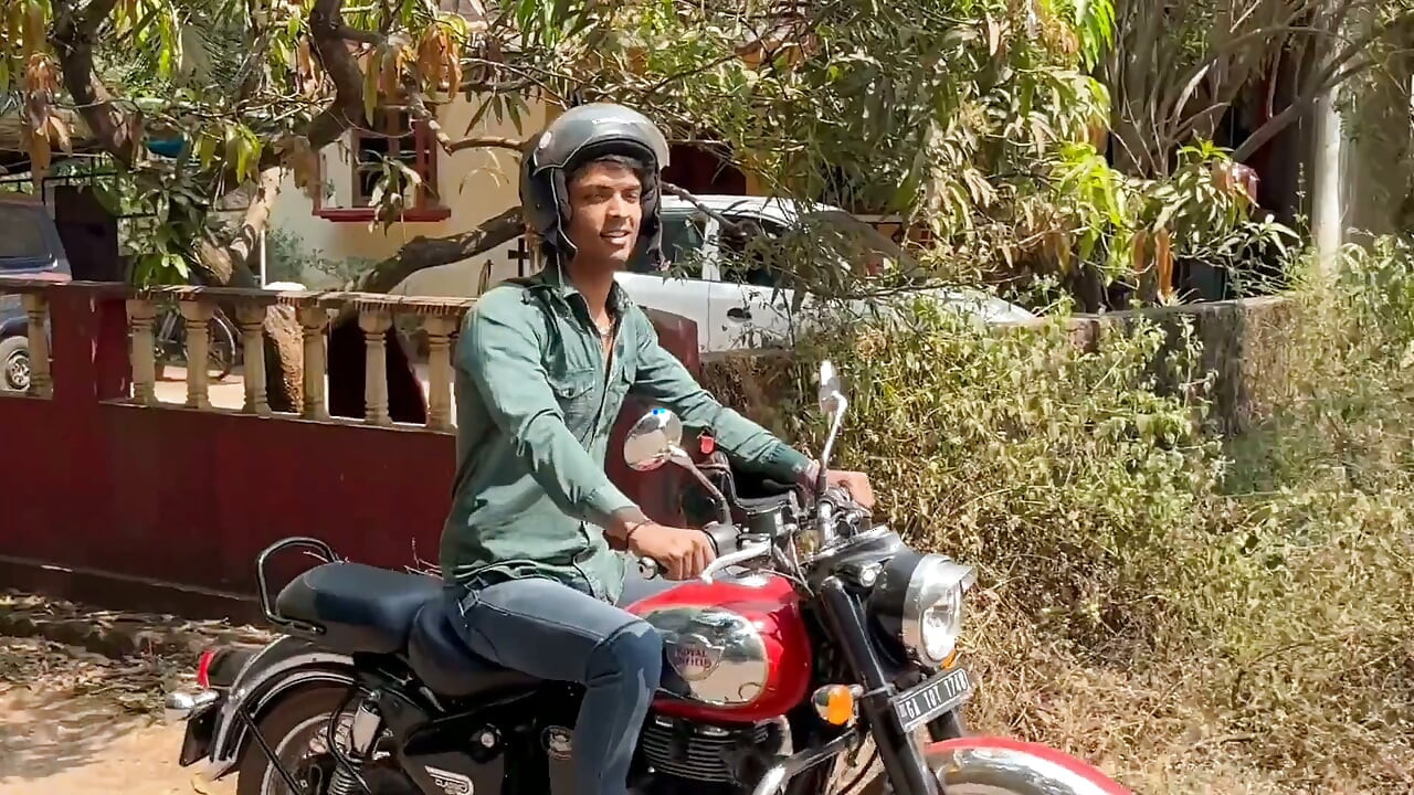 Ayah tiri diajak di perjalanan india
