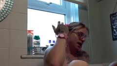 Pria kencing di chantelleslut37 di kamar mandinya gadis gelandangan kotor